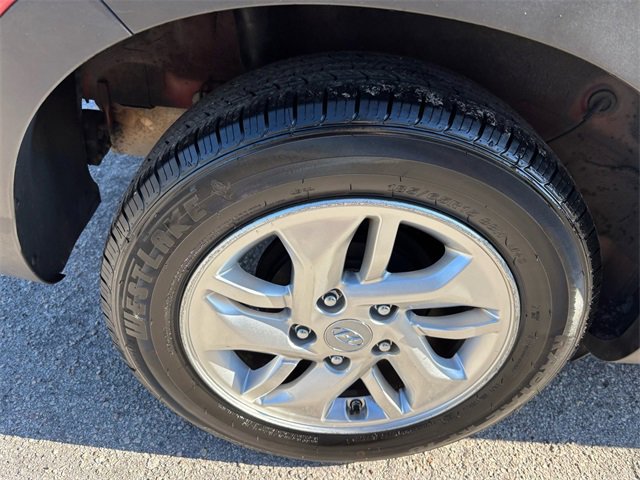 Used 2023 Hyundai Venue SE image 18