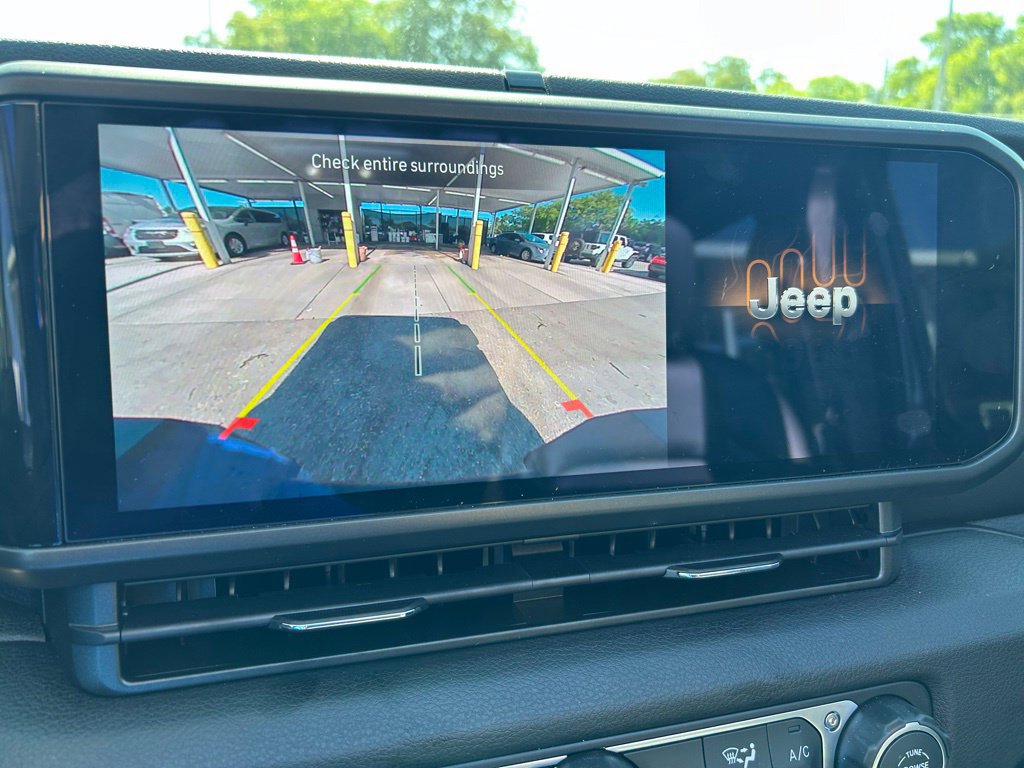 New 2026 Jeep Gladiator Sport AWD/4WD image 16