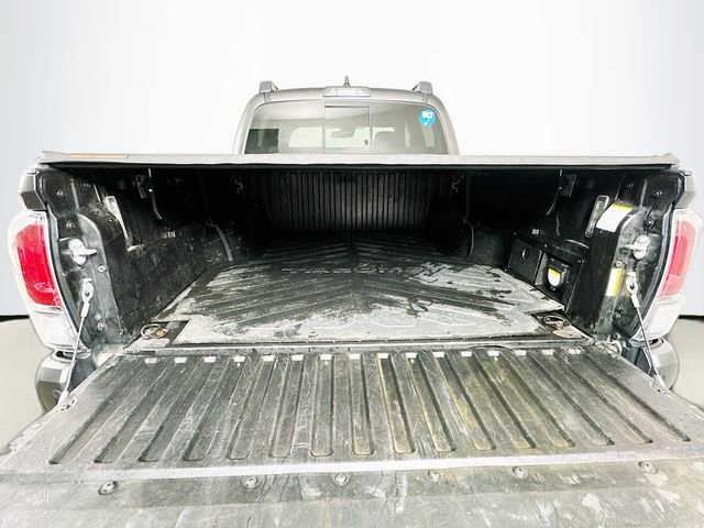 Used 2022 Toyota Tacoma TRD Off-Road w/ Technology Package AWD/4WD image 30