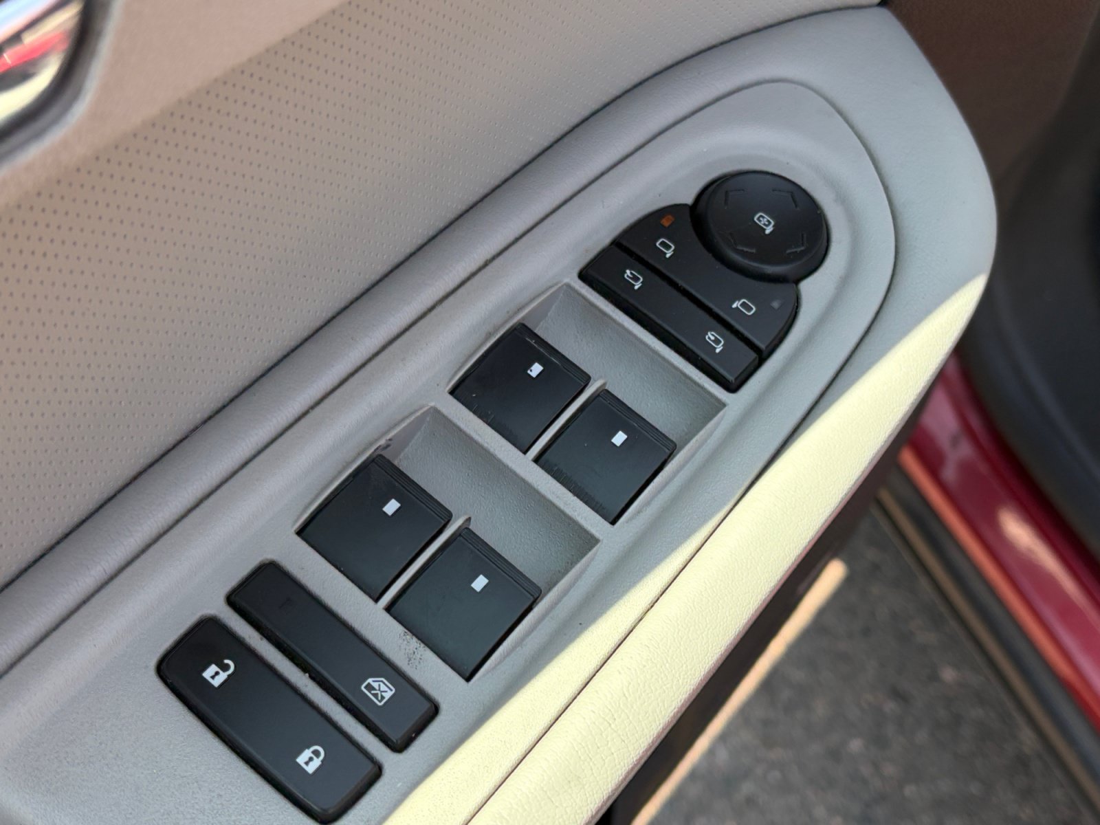 Used 2012 Chevrolet Traverse LTZ AWD/4WD image 15