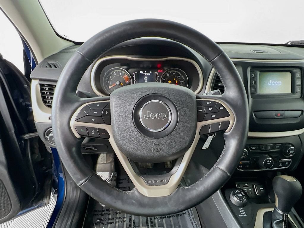 Used 2018 Jeep Cherokee Latitude w/ Cold Weather Group AWD/4WD image 10