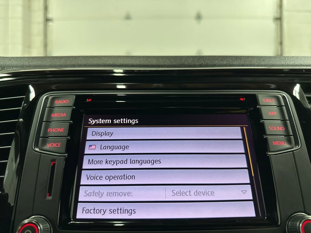 Used 2018 Volkswagen Beetle 2.0T SE image 32