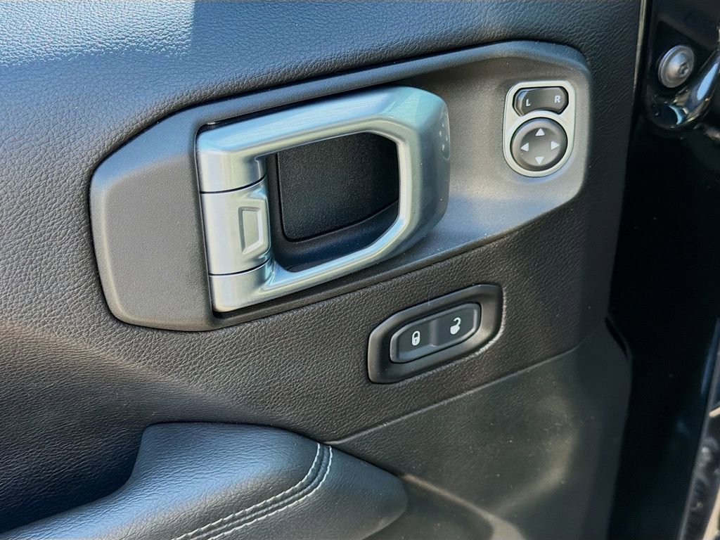 Used 2020 Jeep Gladiator Overland AWD/4WD image 22