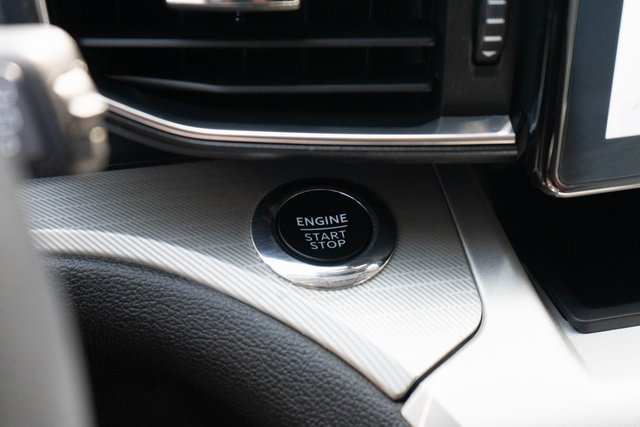 Used 2022 Ford Explorer XLT w/ Equipment Group 202A image 34