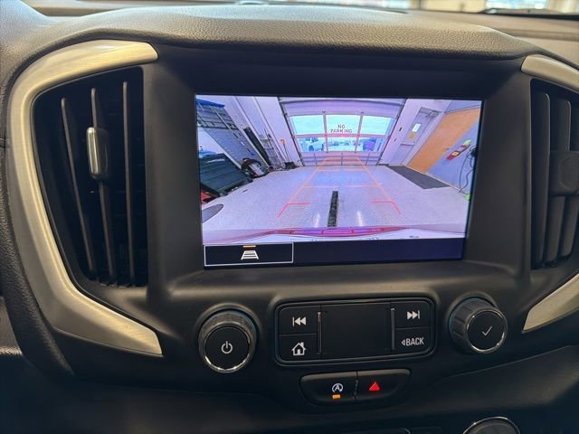 Used 2023 GMC Terrain SLE w/ Driver Convenience Package image 4