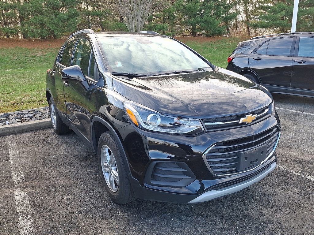 Certified 2022 Chevrolet Trax LT w/ LT Convenience Package image 3