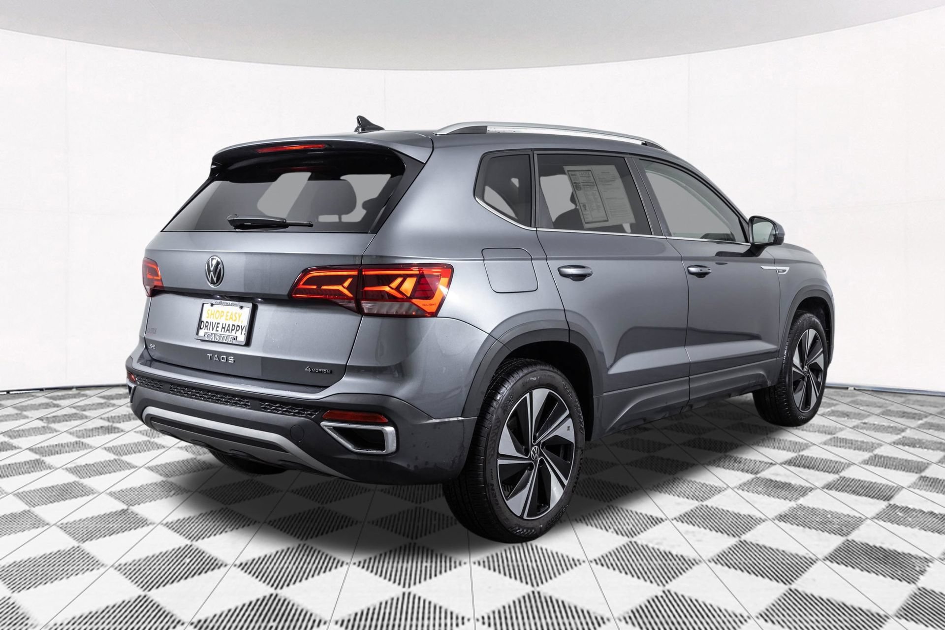 Used 2024 Volkswagen Taos SE w/ Panoramic Sunroof Package AWD/4WD image 19