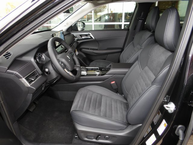 New 2025 Mitsubishi Outlander SE image 14