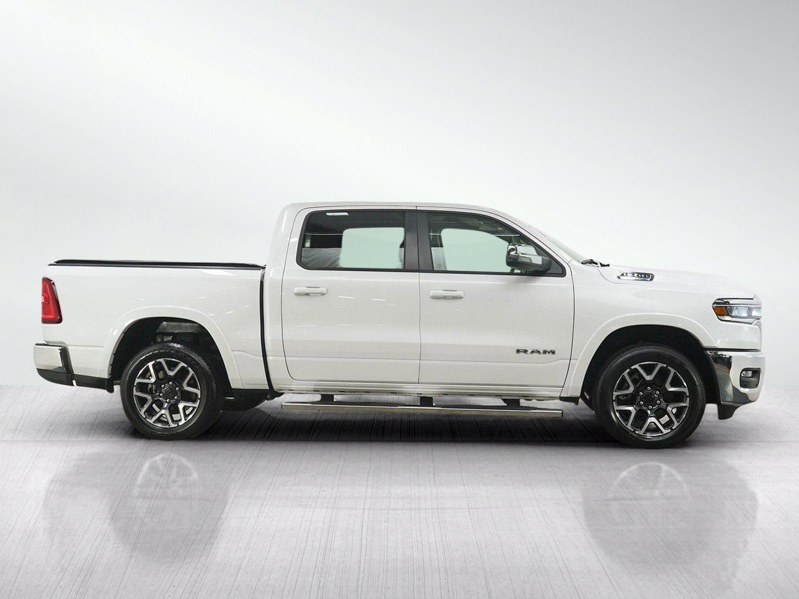 Used 2025 RAM 1500 Laramie AWD/4WD image 6