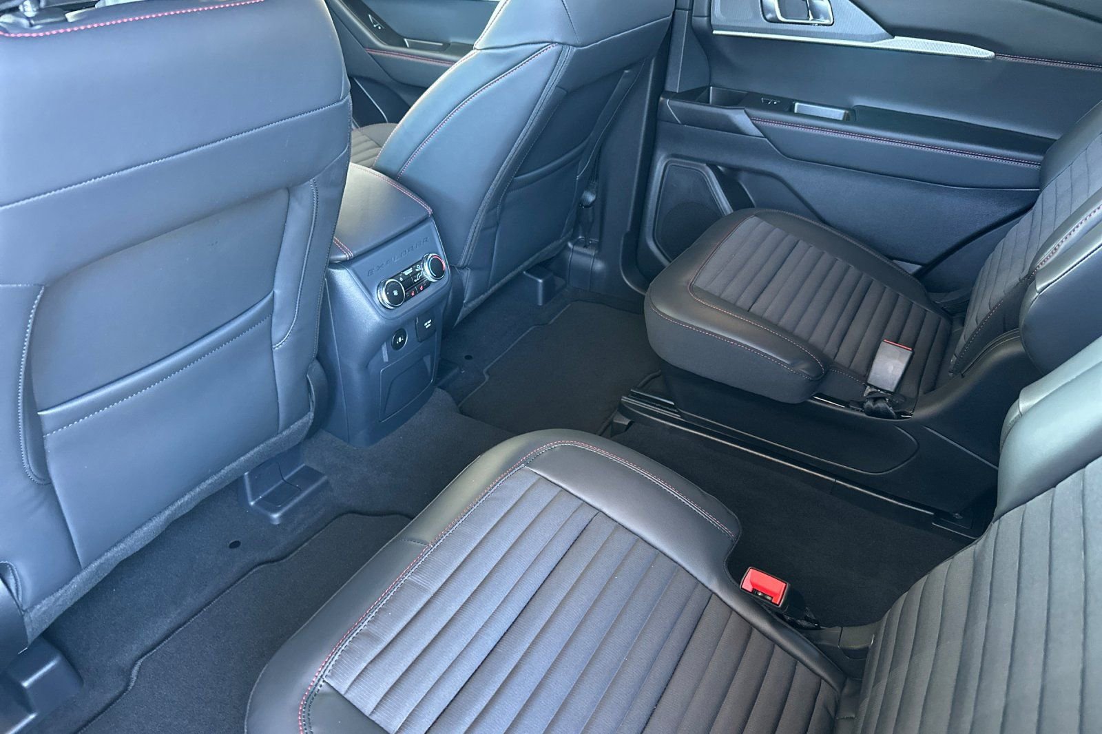 New 2026 Ford Explorer ST-Line w/ ST-Line Street Pack image 11