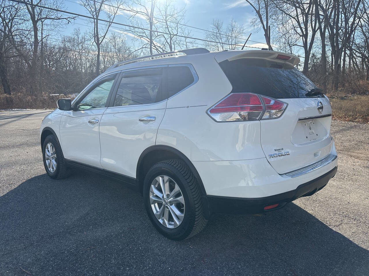 Used 2015 Nissan Rogue SV w/ SV Moonroof Package image 16