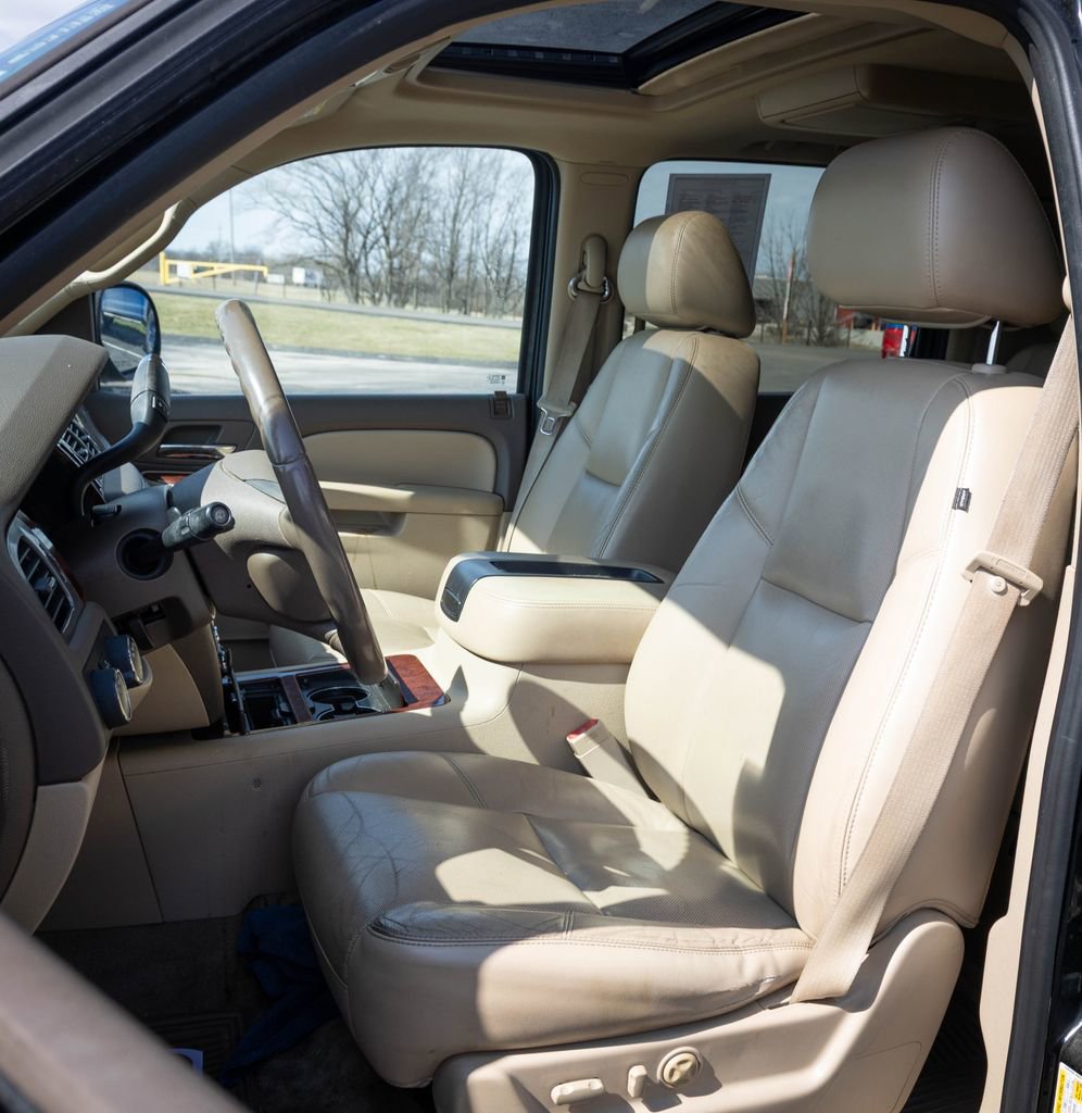 Used 2011 Chevrolet Suburban LTZ image 20