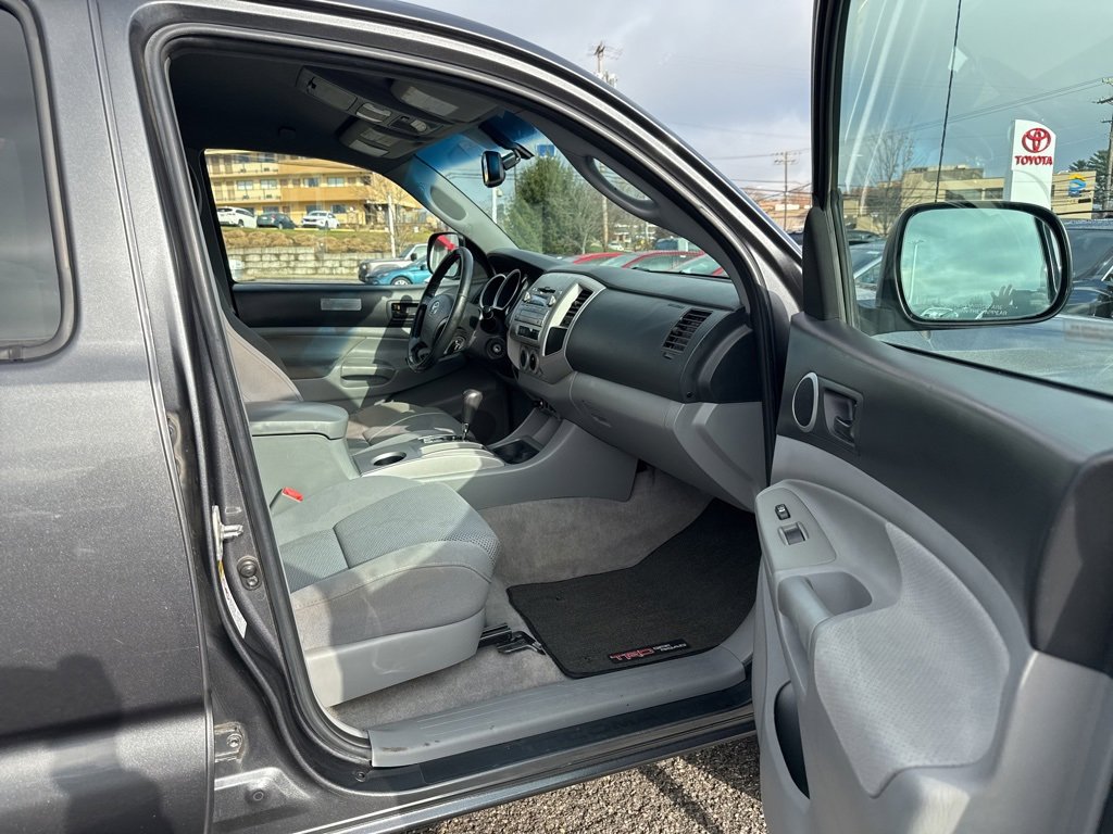 Used 2011 Toyota Tacoma 4x4 Double Cab image 8
