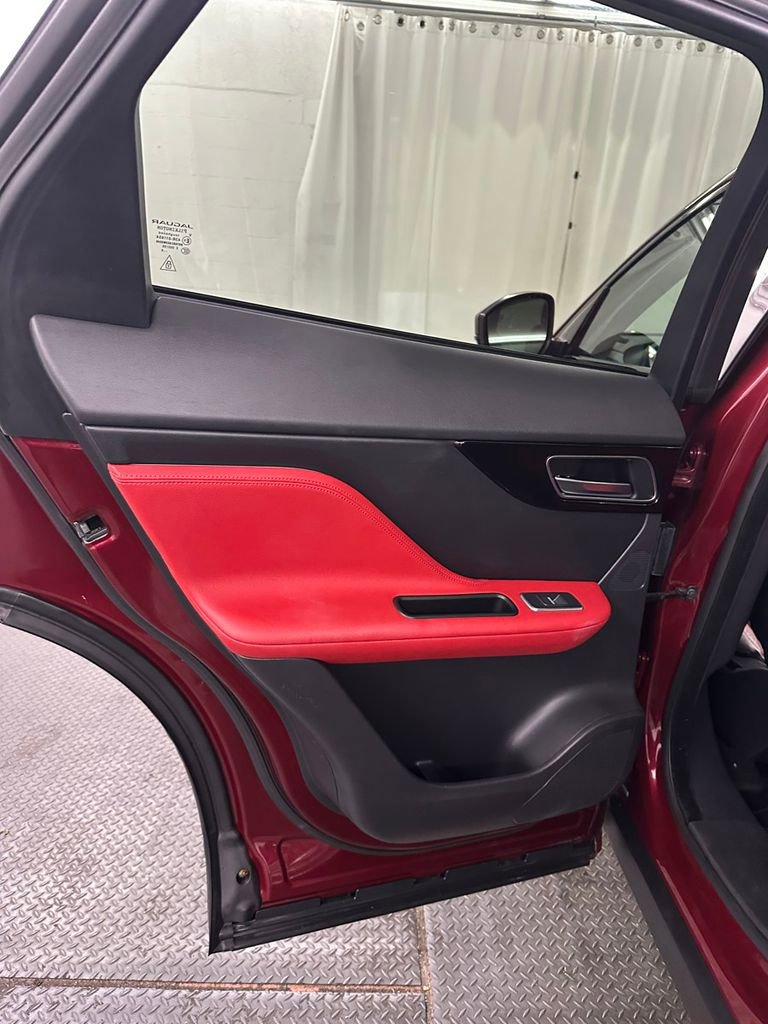Used 2017 Jaguar F-PACE R-Sport image 25