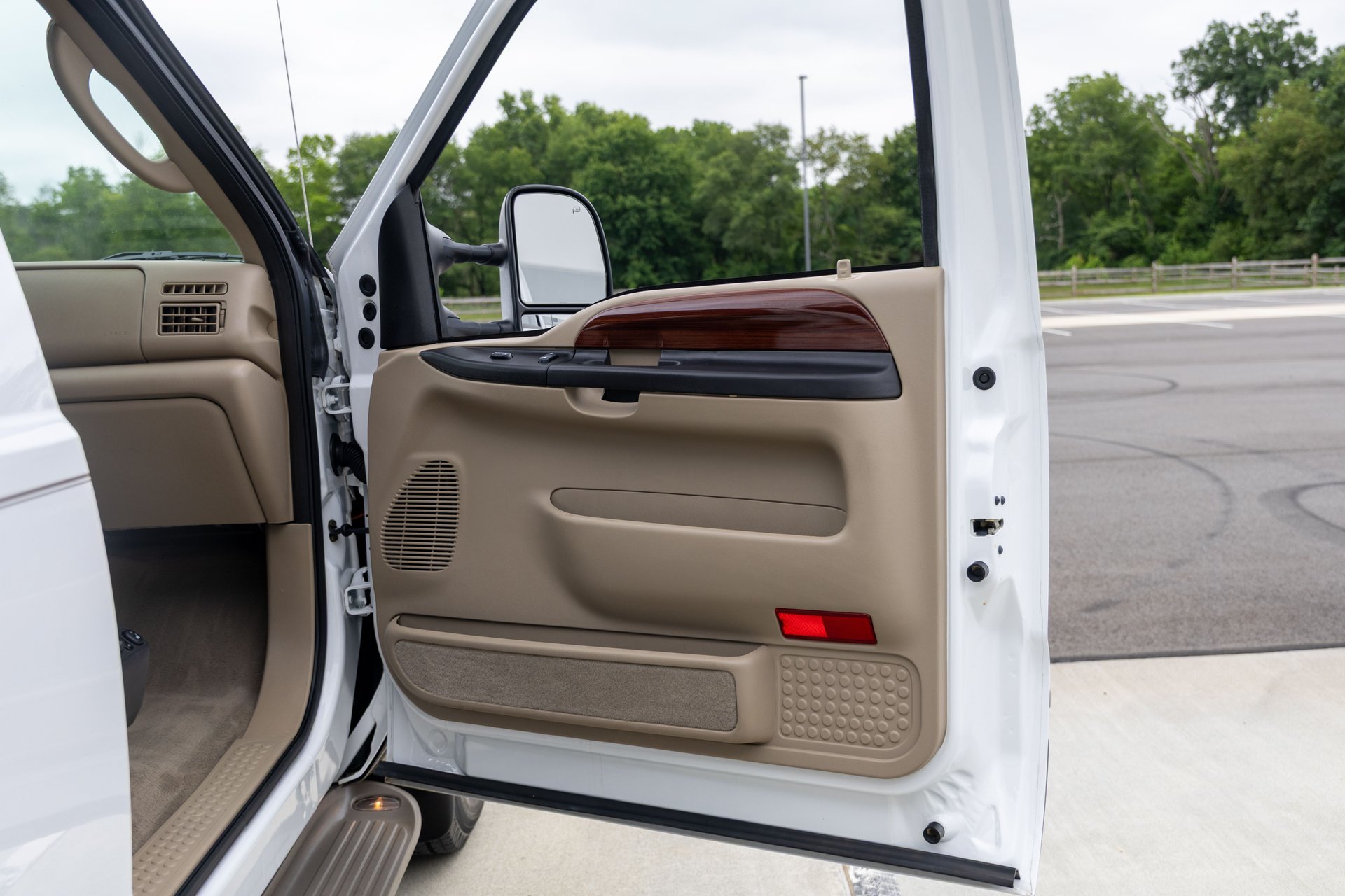 Used 2005 Ford Excursion Eddie Bauer AWD/4WD image 37