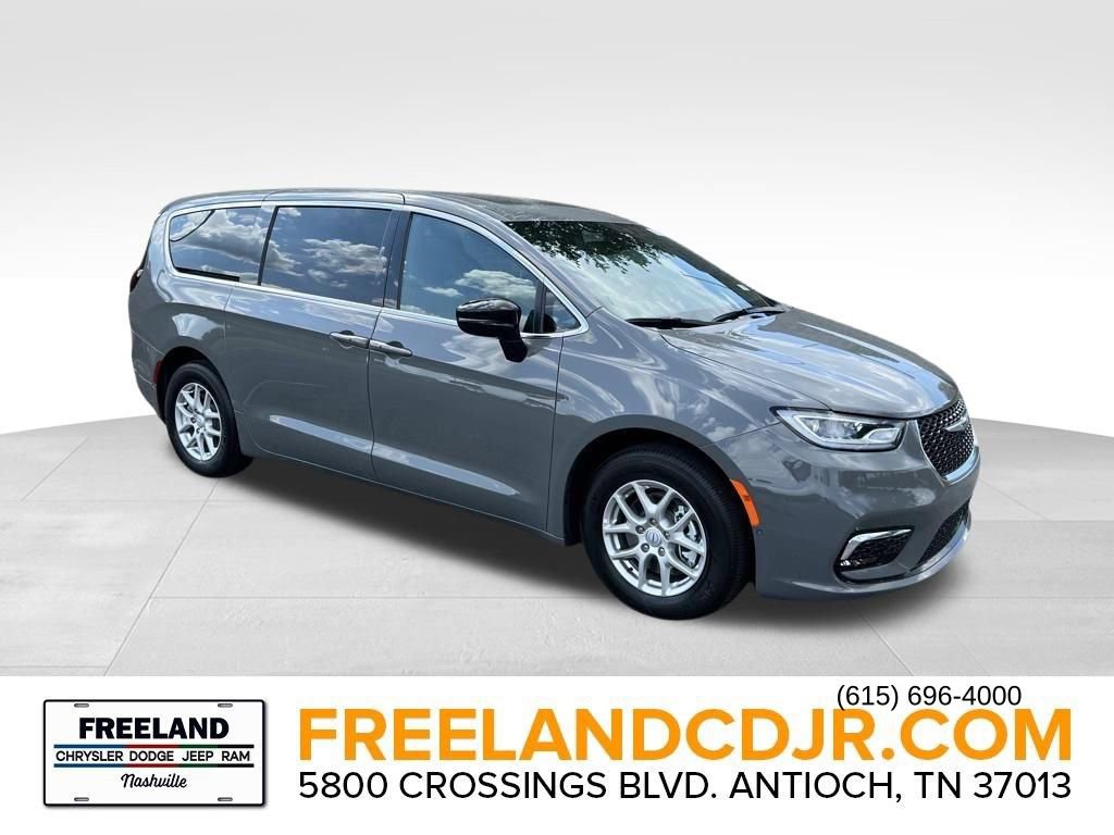 New 2025 Chrysler Pacifica Select