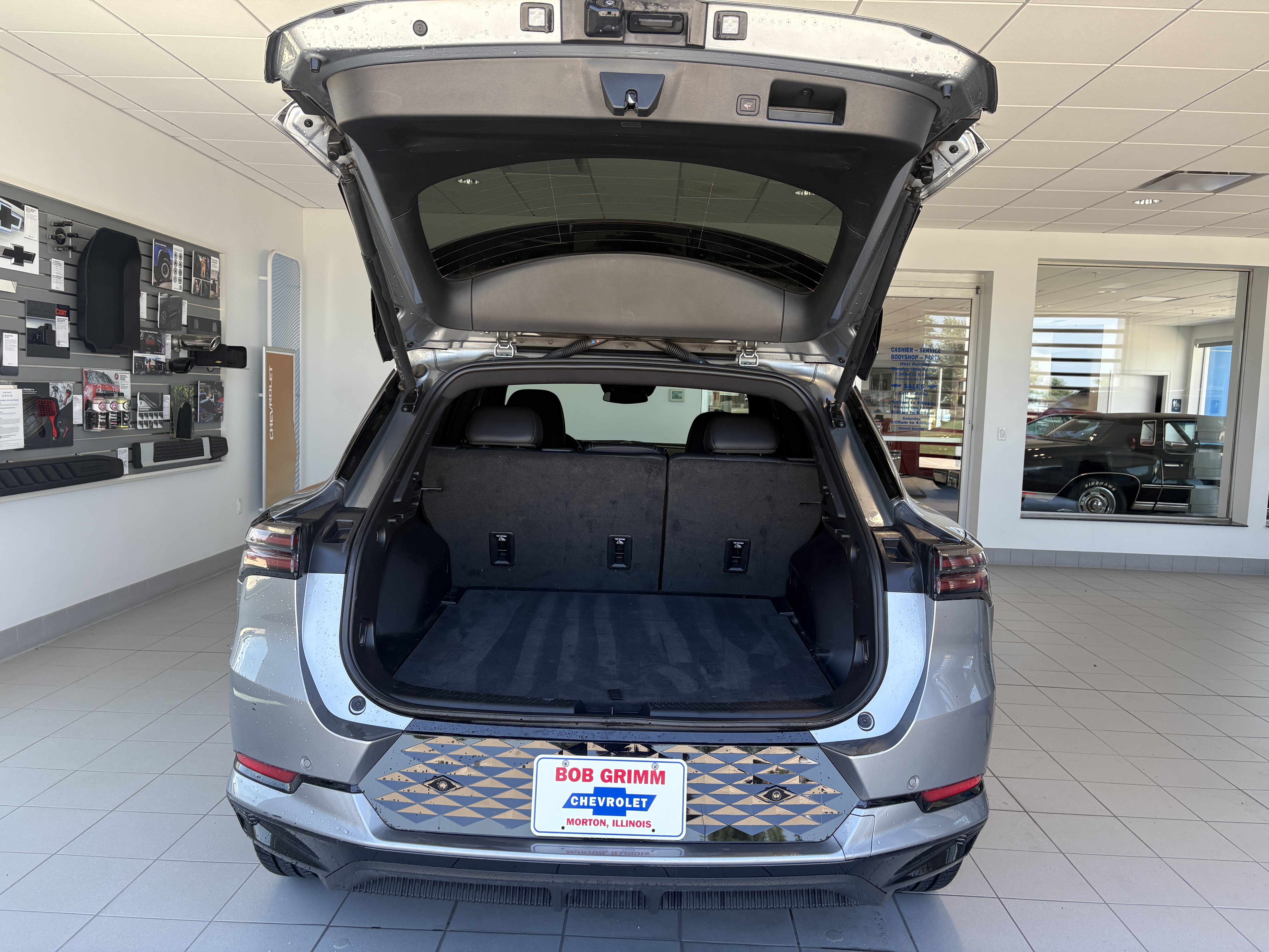Used 2025 Chevrolet Equinox EV RS FWD image 9