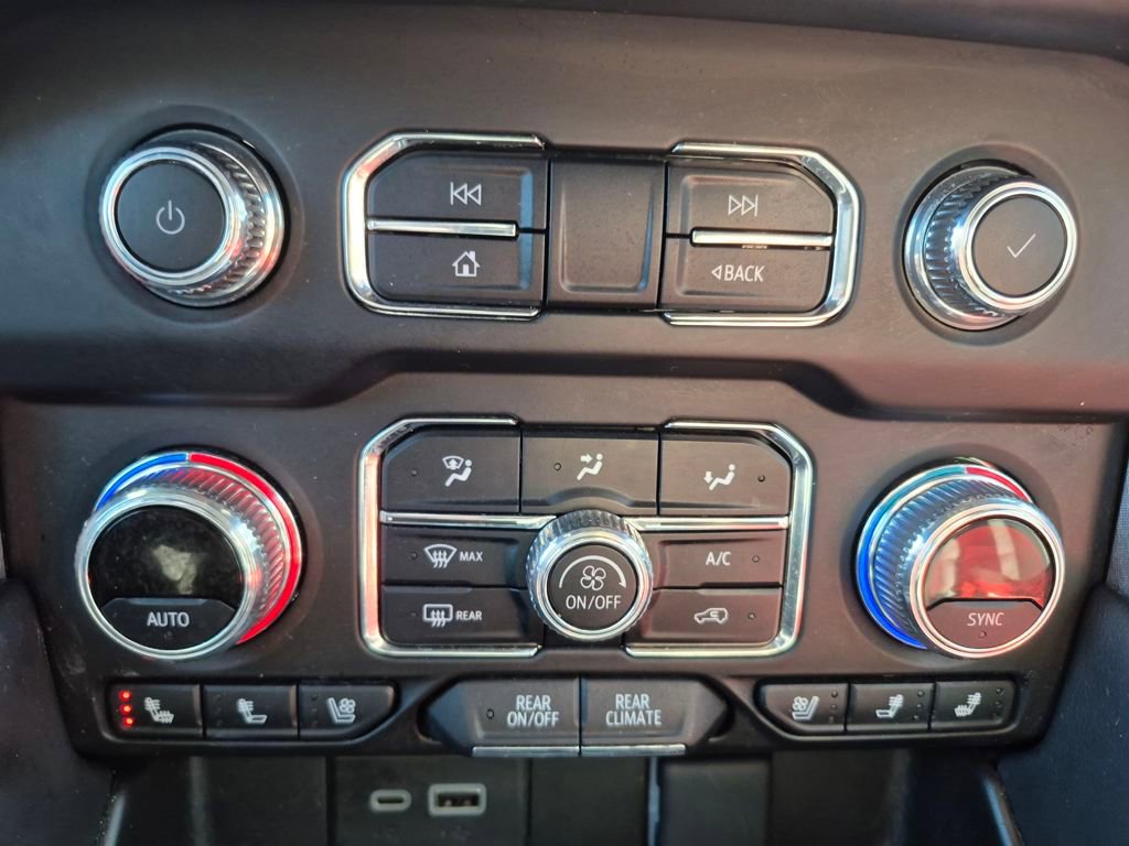 Used 2024 GMC Yukon SLT image 17