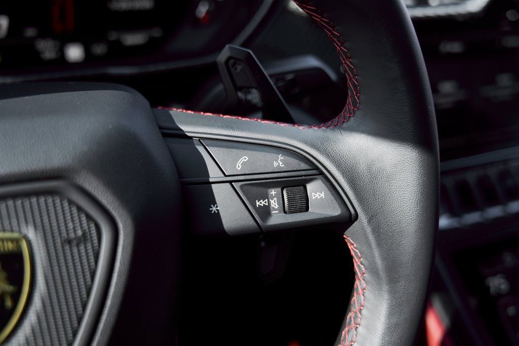 Used 2024 Lamborghini Urus S image 63