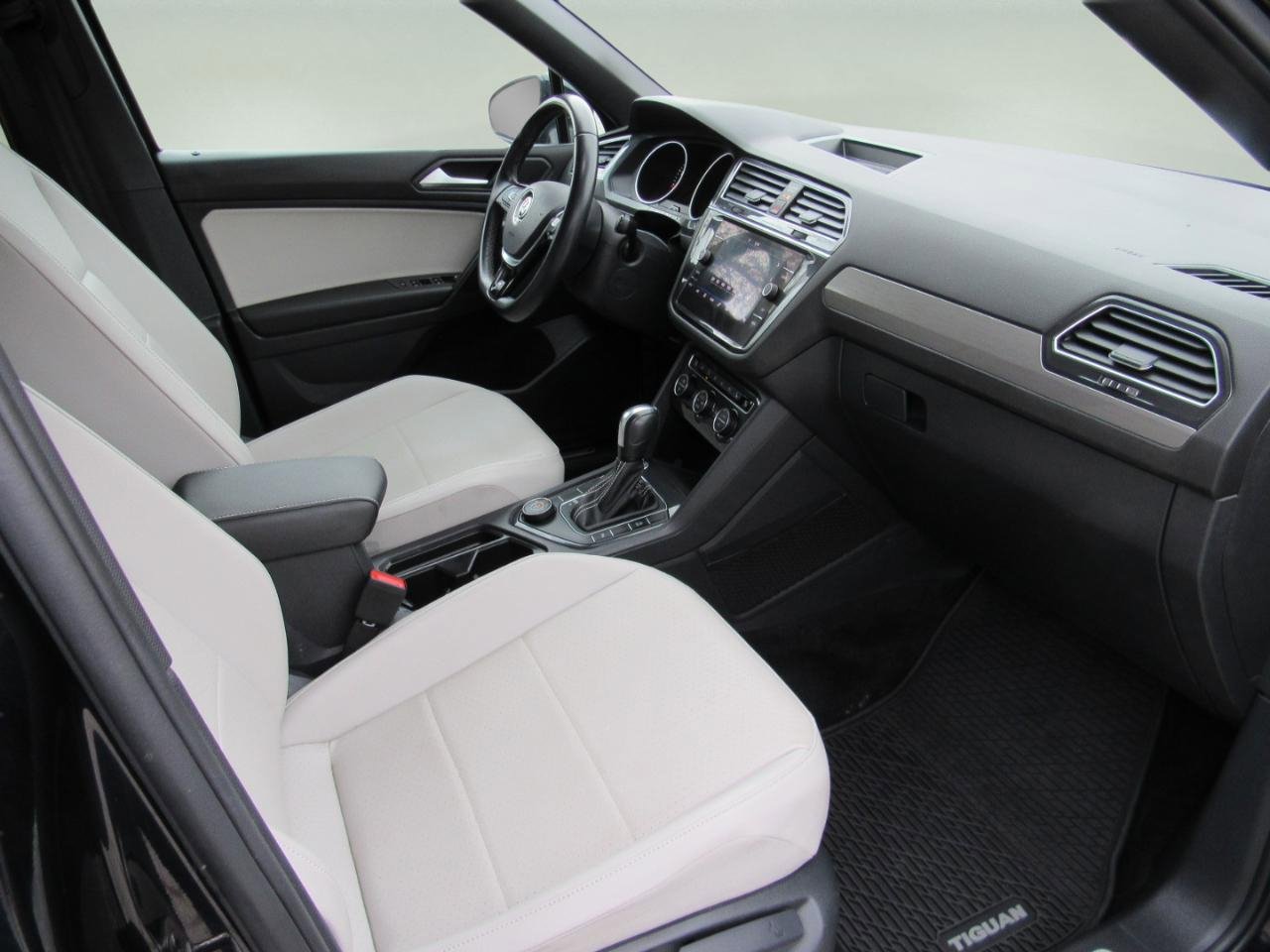 Used 2021 Volkswagen Tiguan SE R-Line image 28