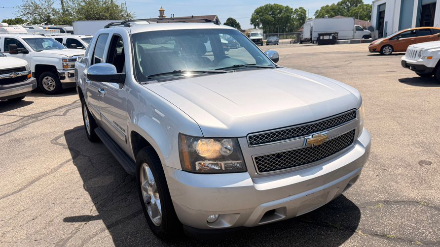Used 2011 Chevrolet Avalanche LS w/ Regional Value Package RWD image 6