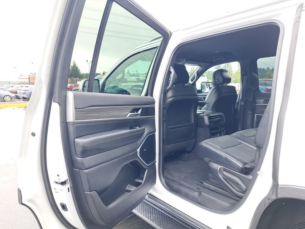 Used 2022 Jeep Wagoneer Series III image 12