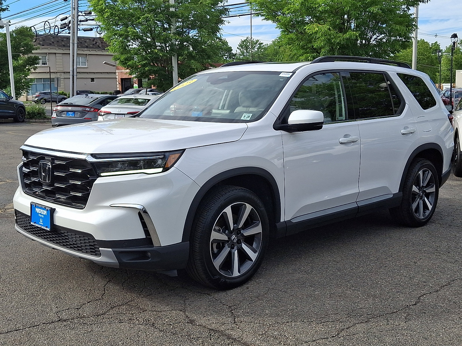 Used 2023 Honda Pilot Touring image 3