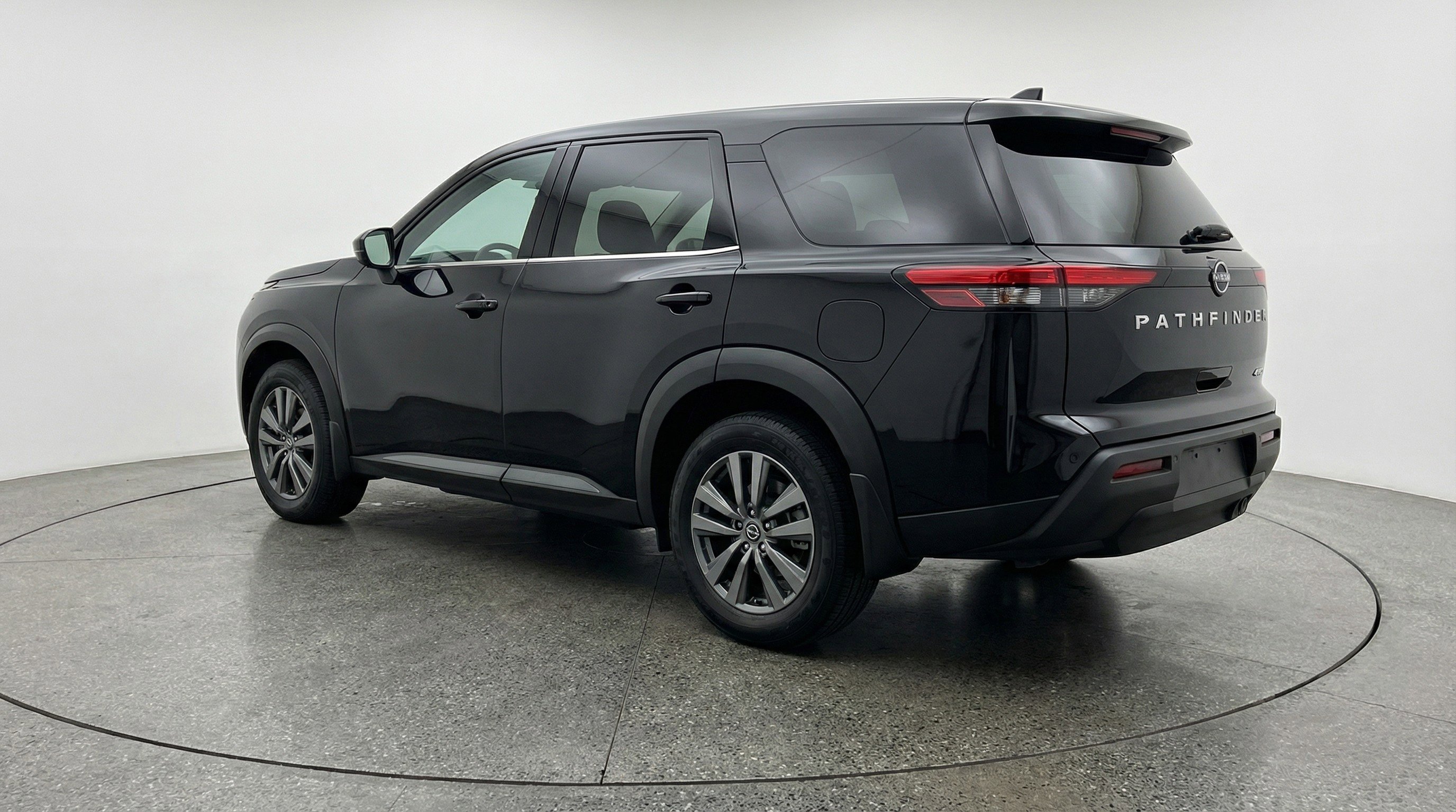 Used 2025 Nissan Pathfinder SV image 6