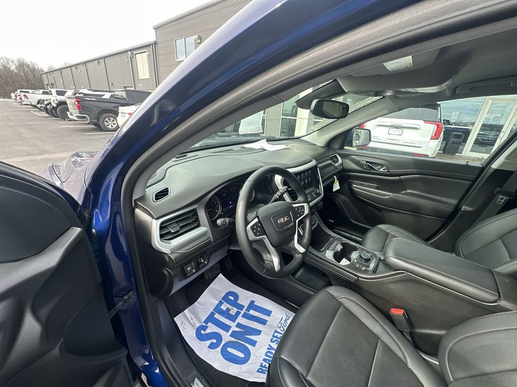 Used 2023 GMC Acadia SLT image 10