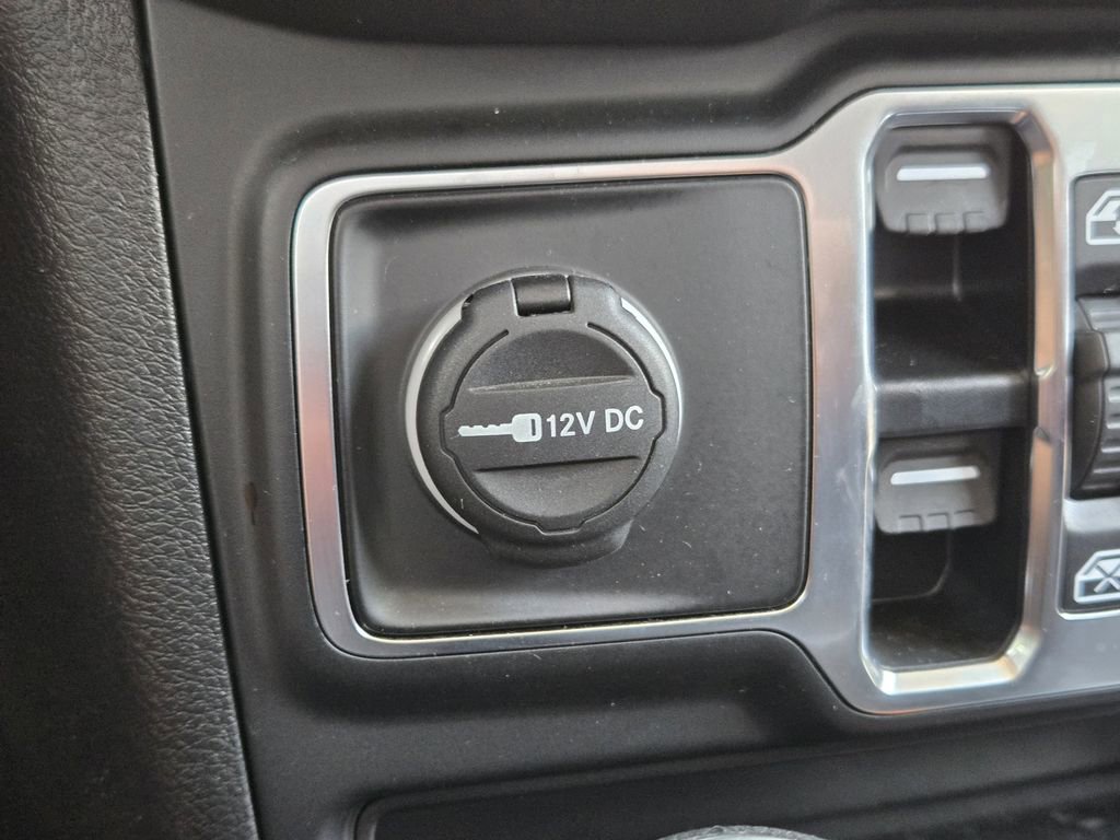 Used 2025 Jeep Wrangler Unlimited Sahara AWD/4WD image 22