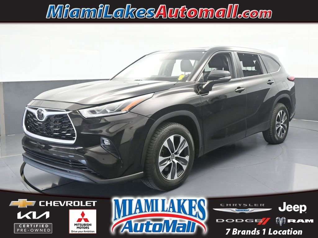 Used 2021 Toyota Highlander XLE image 1