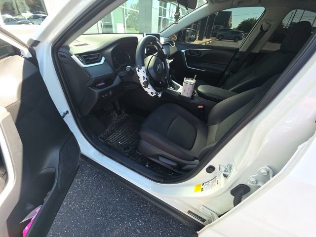 Used 2025 Toyota RAV4 LE AWD/4WD image 9