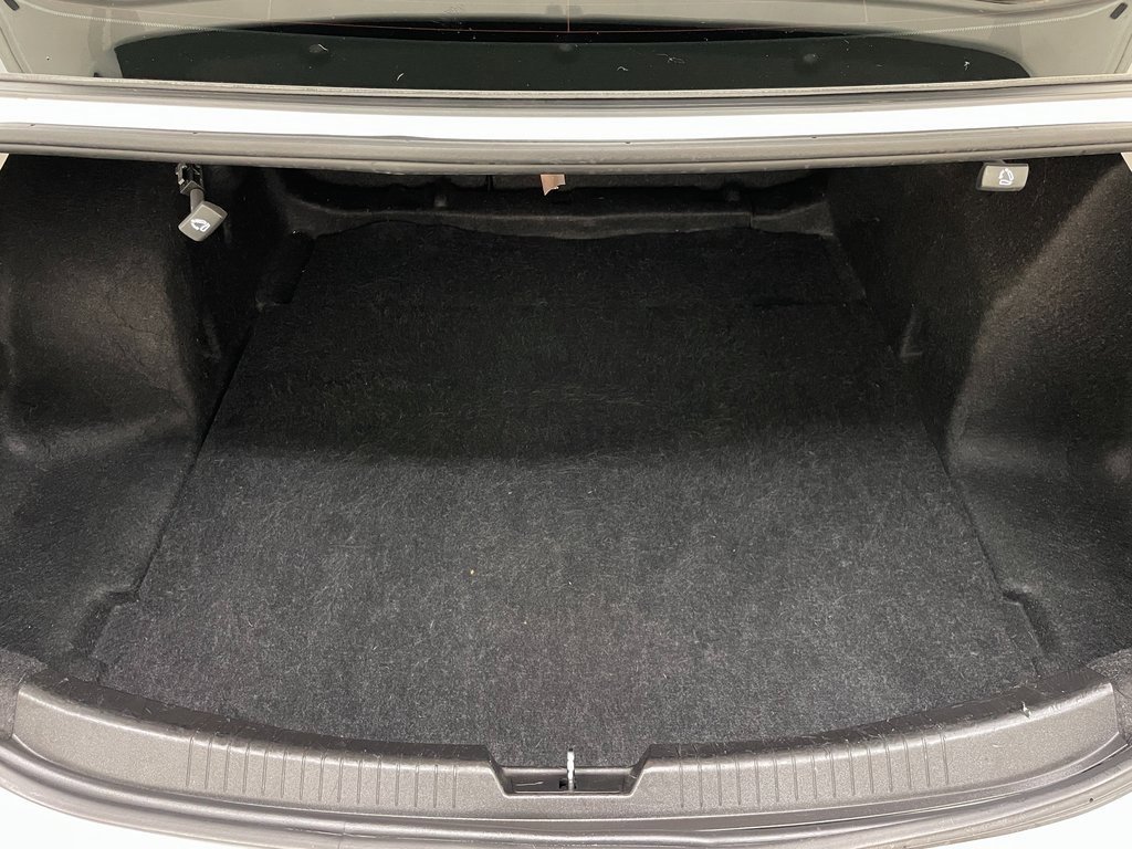 Used 2018 Chevrolet Malibu LT w/ Redline Edition image 40