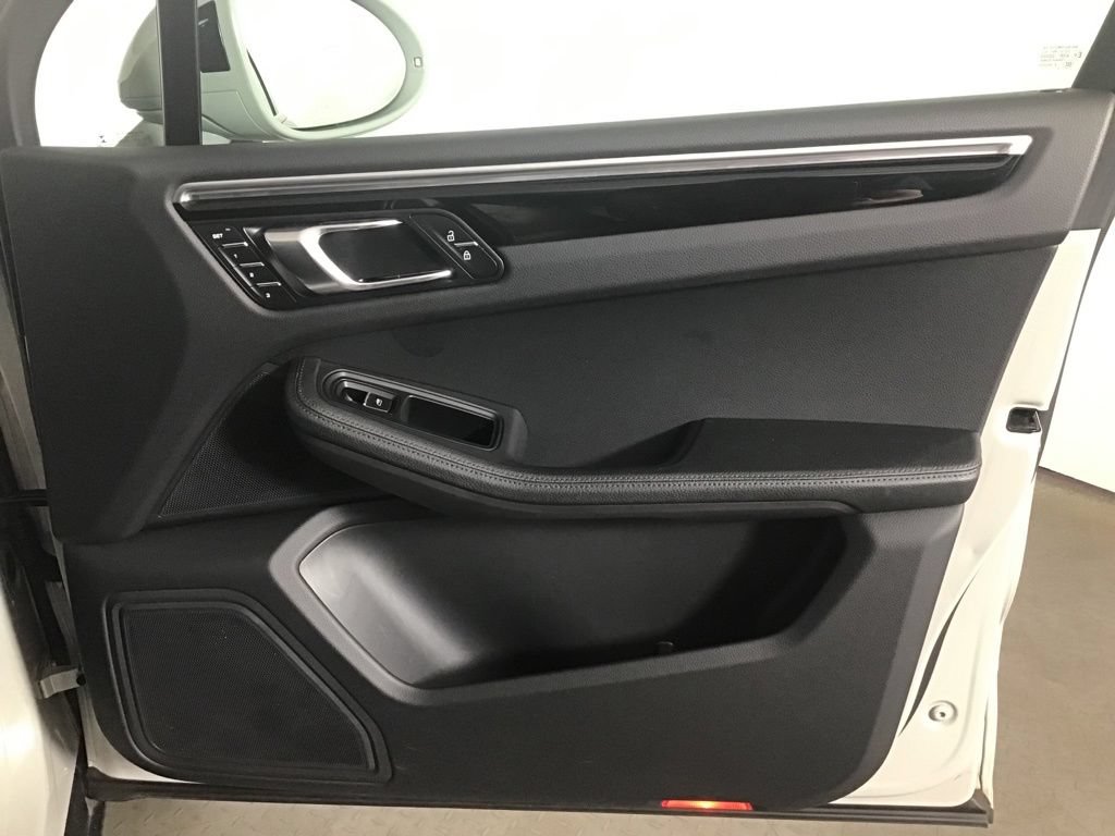 Certified 2023 Porsche Macan S AWD/4WD image 18