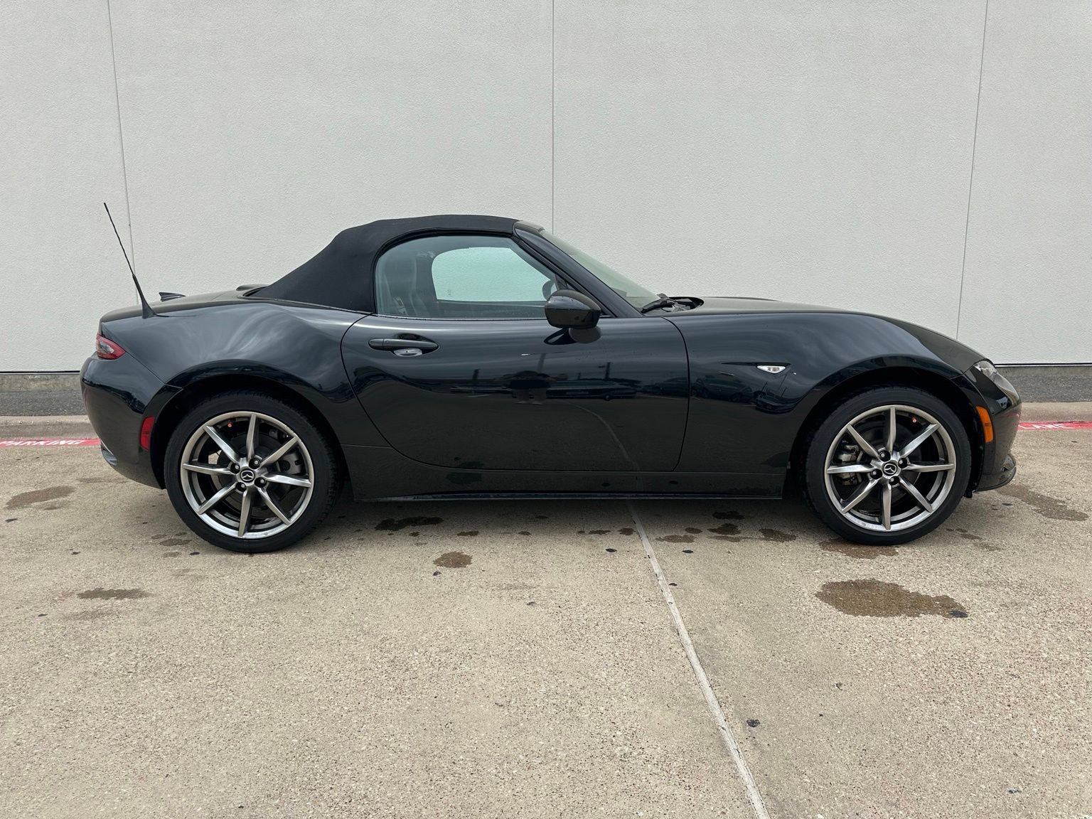 Used 2023 MAZDA MX-5 Miata Grand Touring RWD image 2