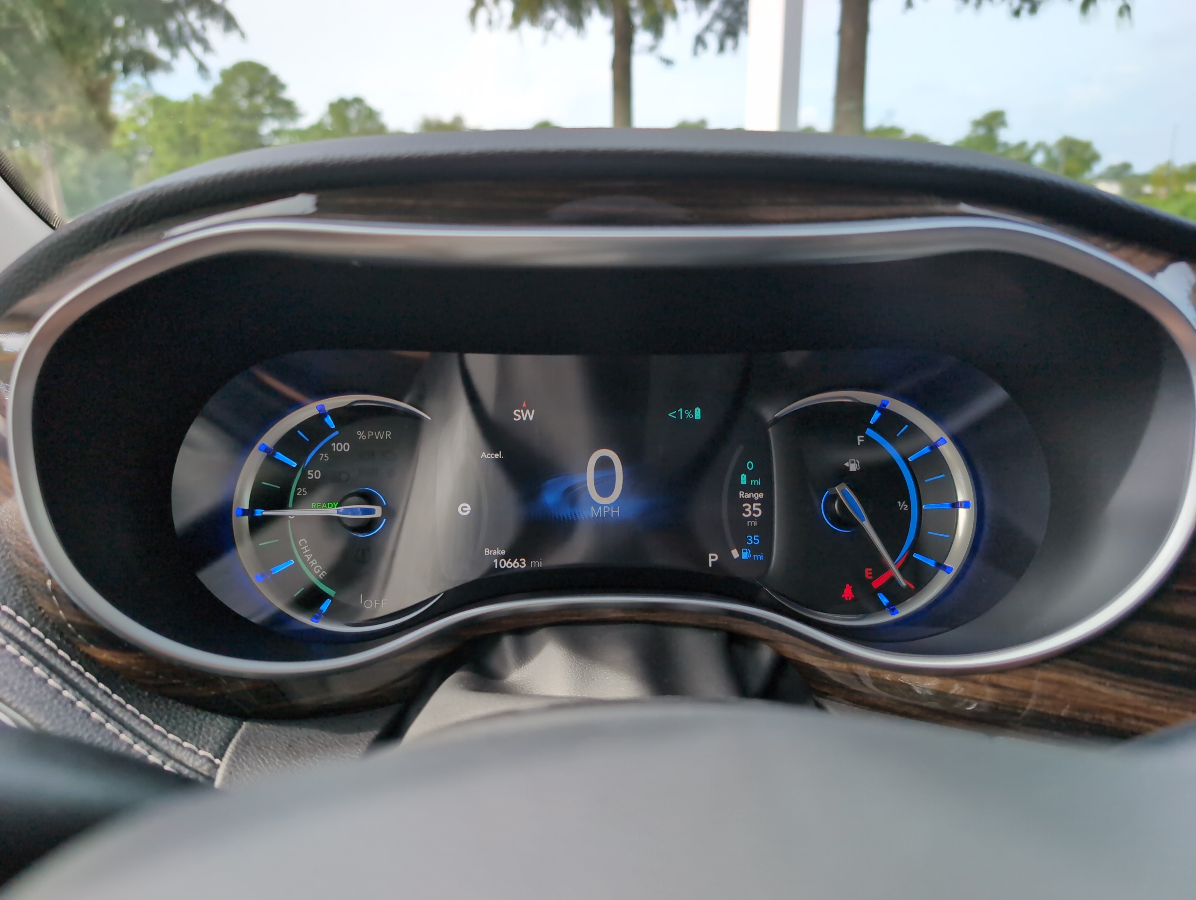Used 2023 Chrysler Pacifica Limited FWD image 21