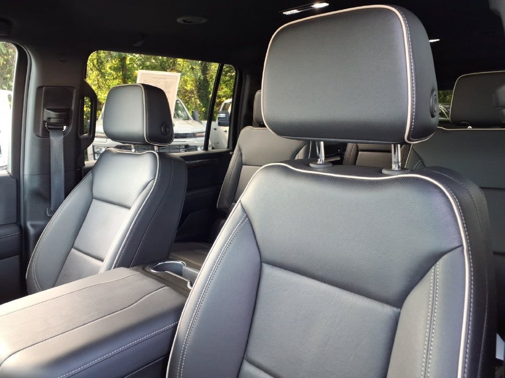 Certified 2025 Chevrolet Suburban Premier AWD/4WD image 11