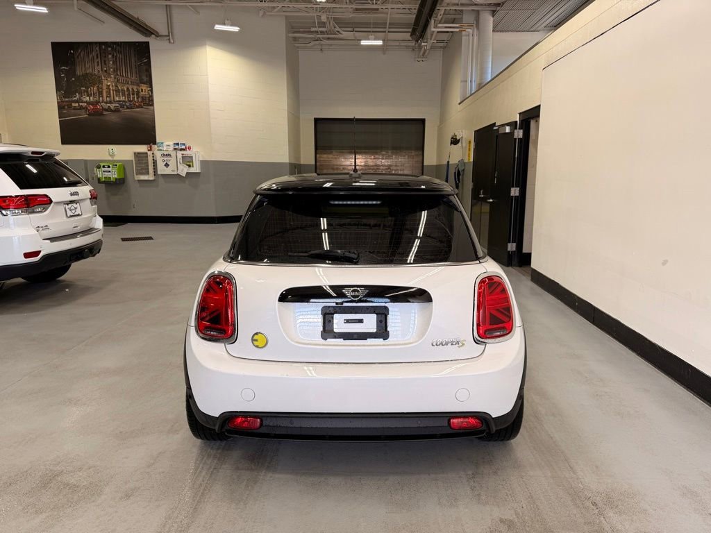 Used 2024 MINI Cooper SE w/ Signature Upholstery Package FWD image 4