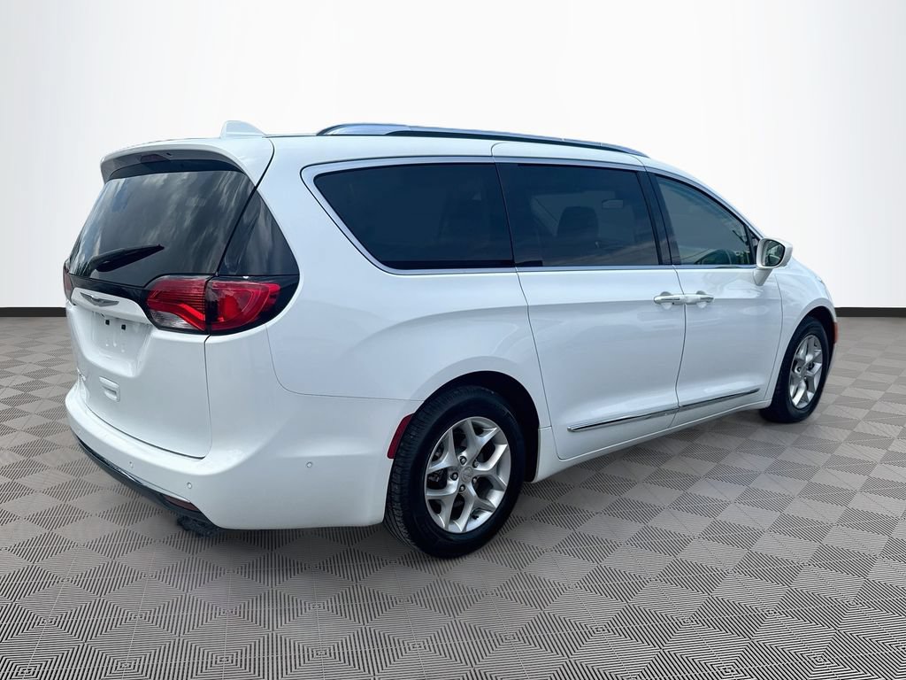 Used 2019 Chrysler Pacifica Touring-L Plus w/ Advanced Safetytec Group FWD image 6