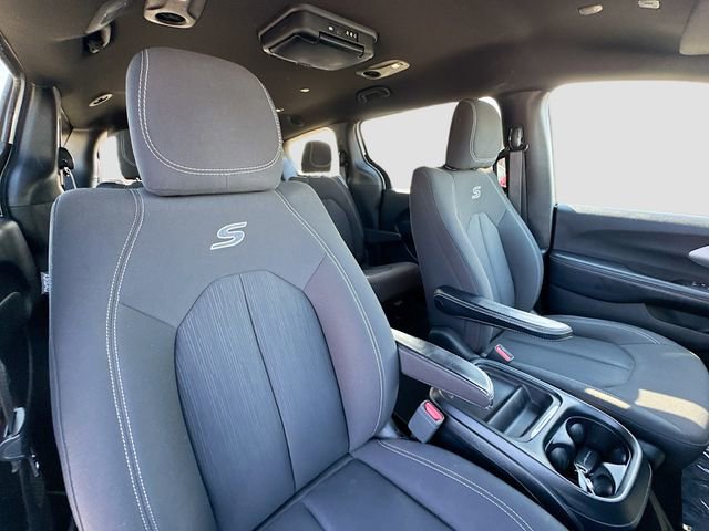 Used 2018 Chrysler Pacifica Touring Plus w/ S Appearance Package FWD image 28