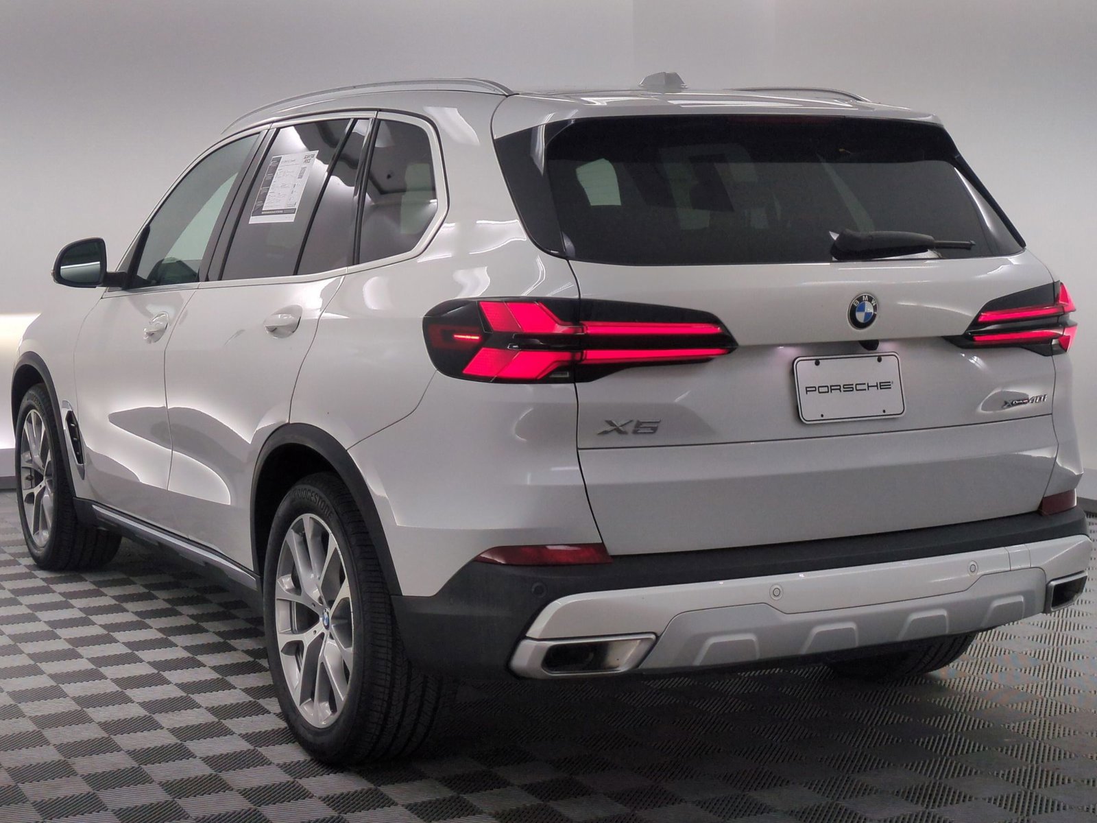 Used 2024 BMW X5 xDrive40i w/ Premium Package image 3