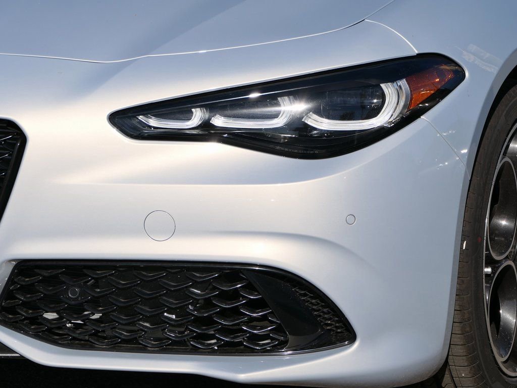 New 2025 Alfa Romeo Giulia AWD image 9