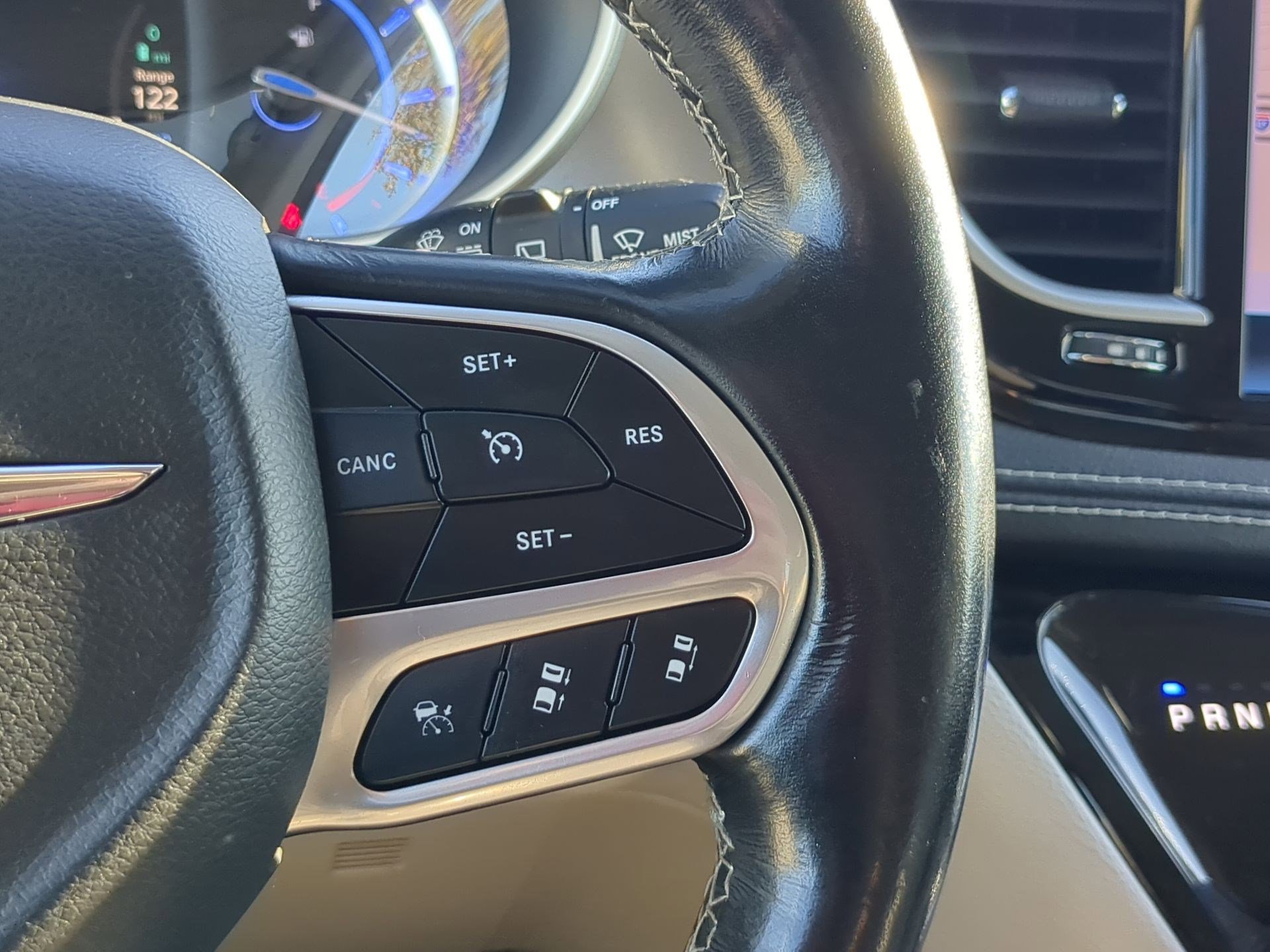 Used 2021 Chrysler Pacifica Touring-L image 18