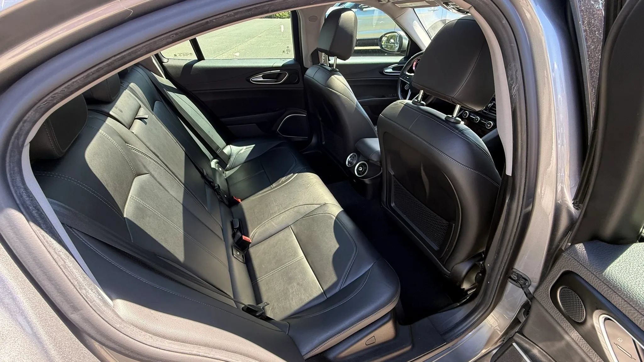 Used 2018 Alfa Romeo Giulia AWD image 32