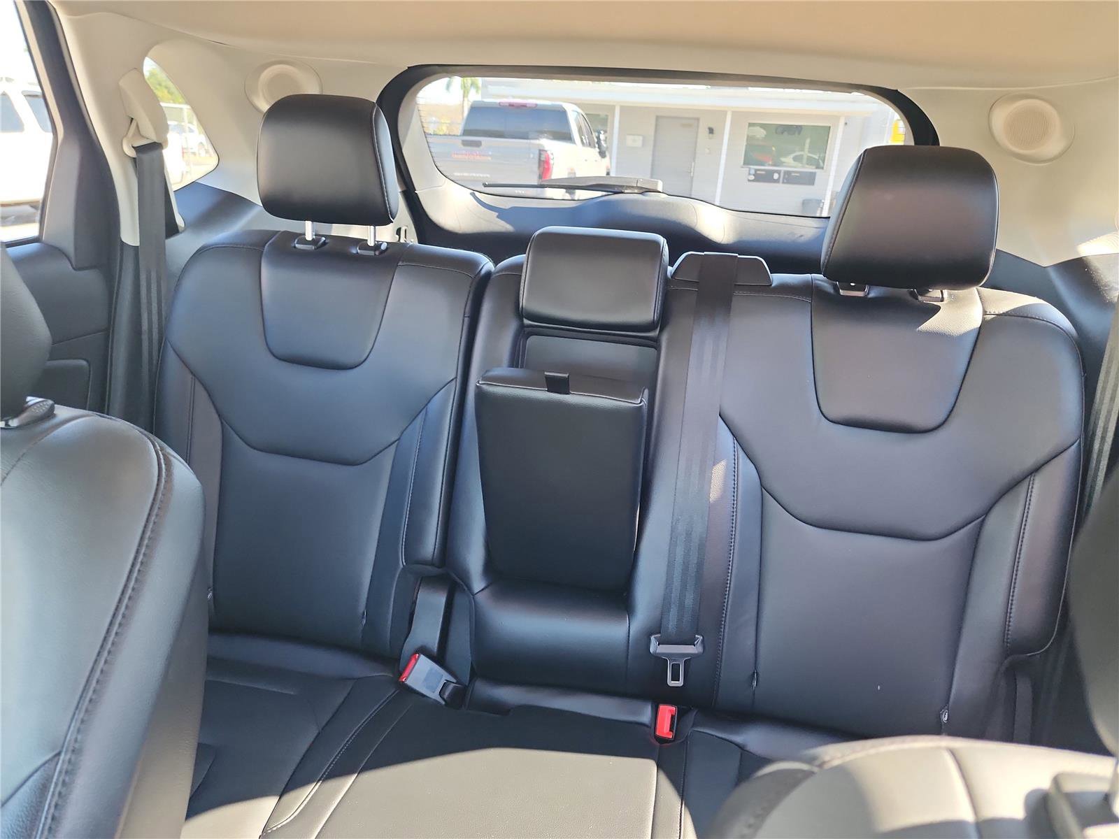 Used 2018 Ford Edge Titanium w/ Technology Package image 14