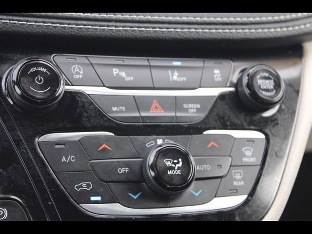 Used 2022 Chrysler Pacifica Touring-L FWD image 40