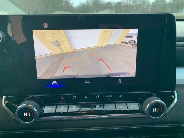 Used 2024 Chevrolet Colorado LT w/ LT Convenience Package II image 25