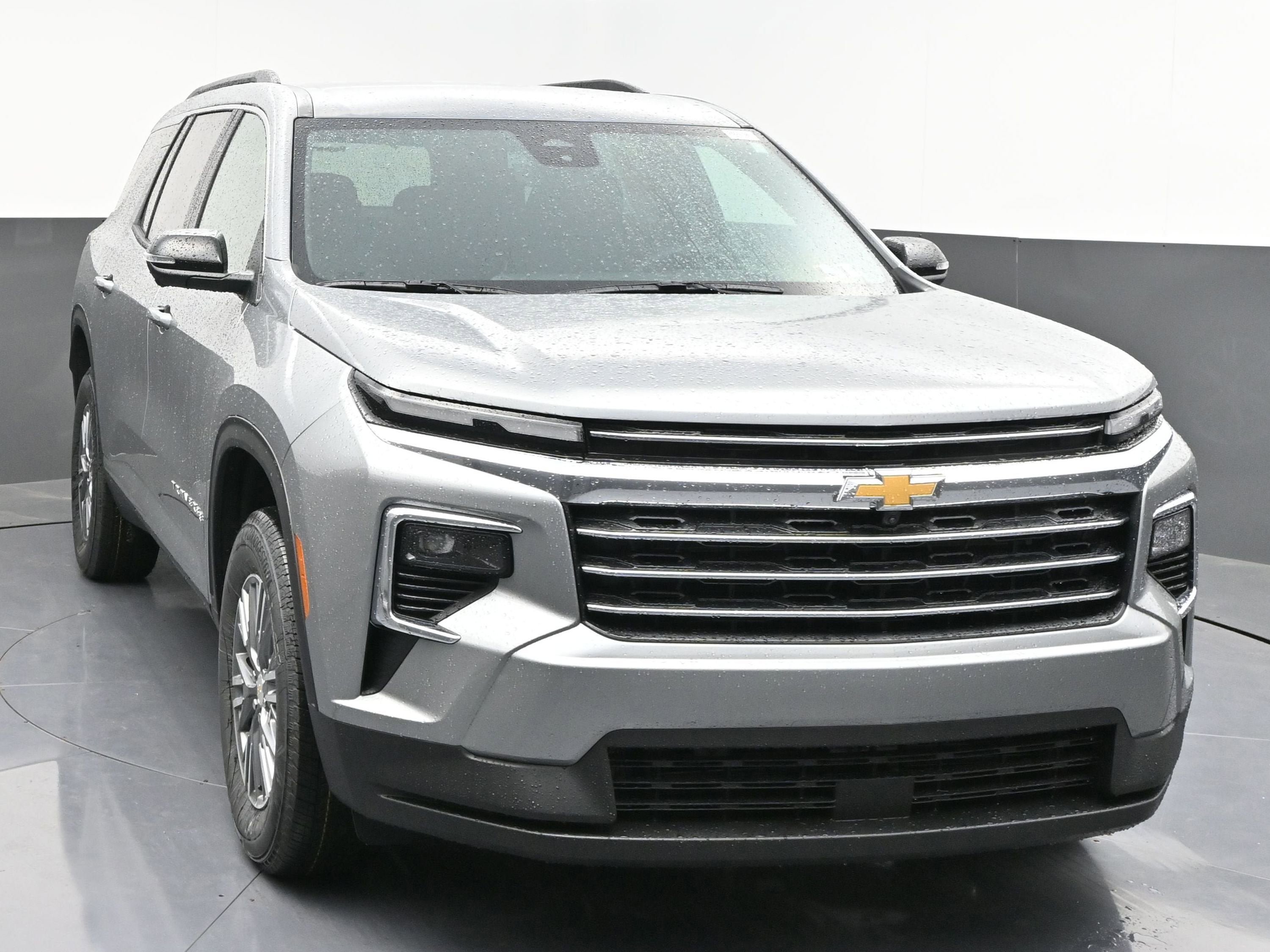 New 2026 Chevrolet Traverse LT FWD image 2