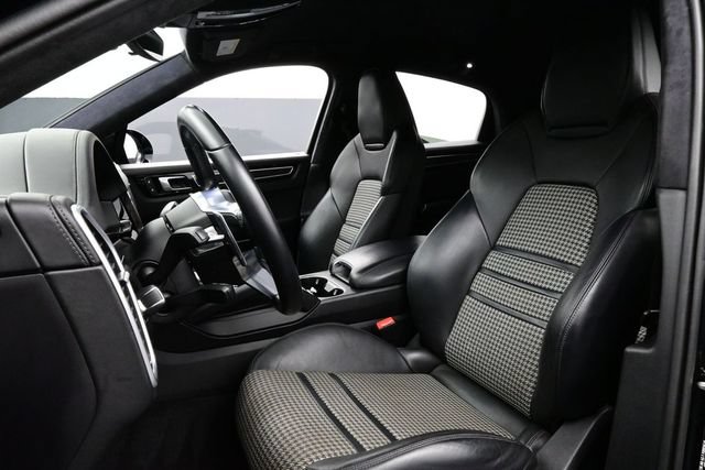 Certified 2023 Porsche Cayenne GTS AWD/4WD image 5