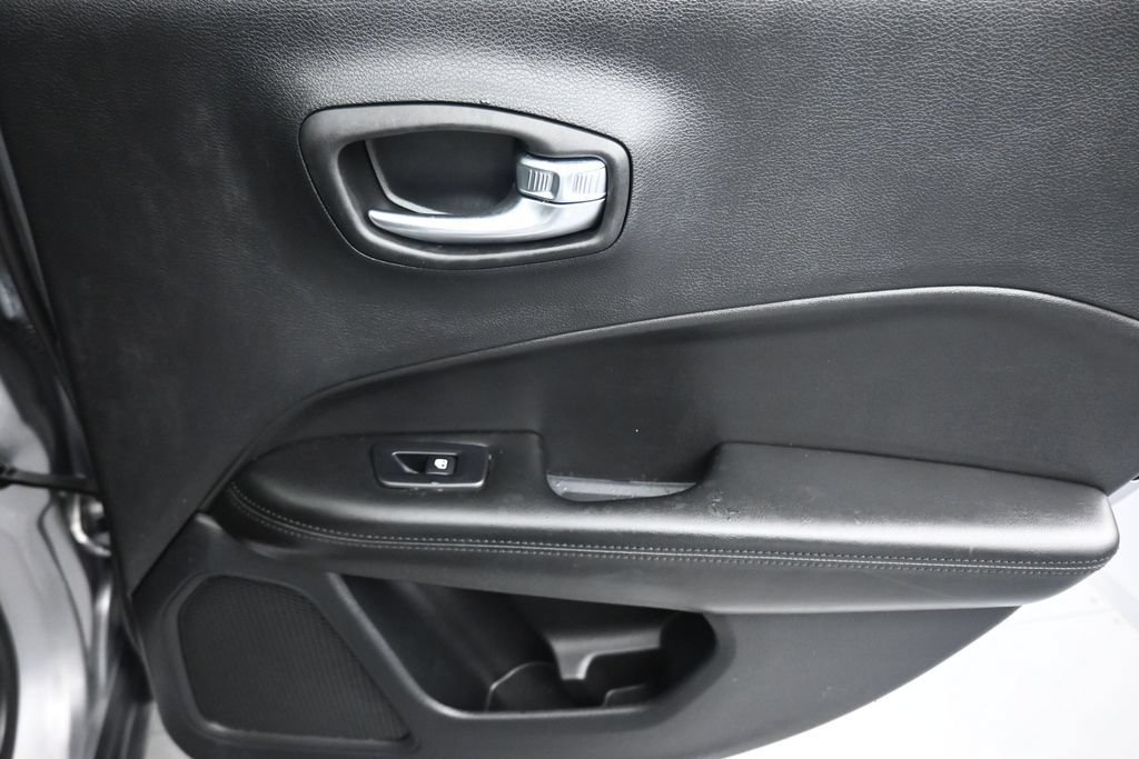 Used 2019 Jeep Compass Latitude AWD/4WD image 33